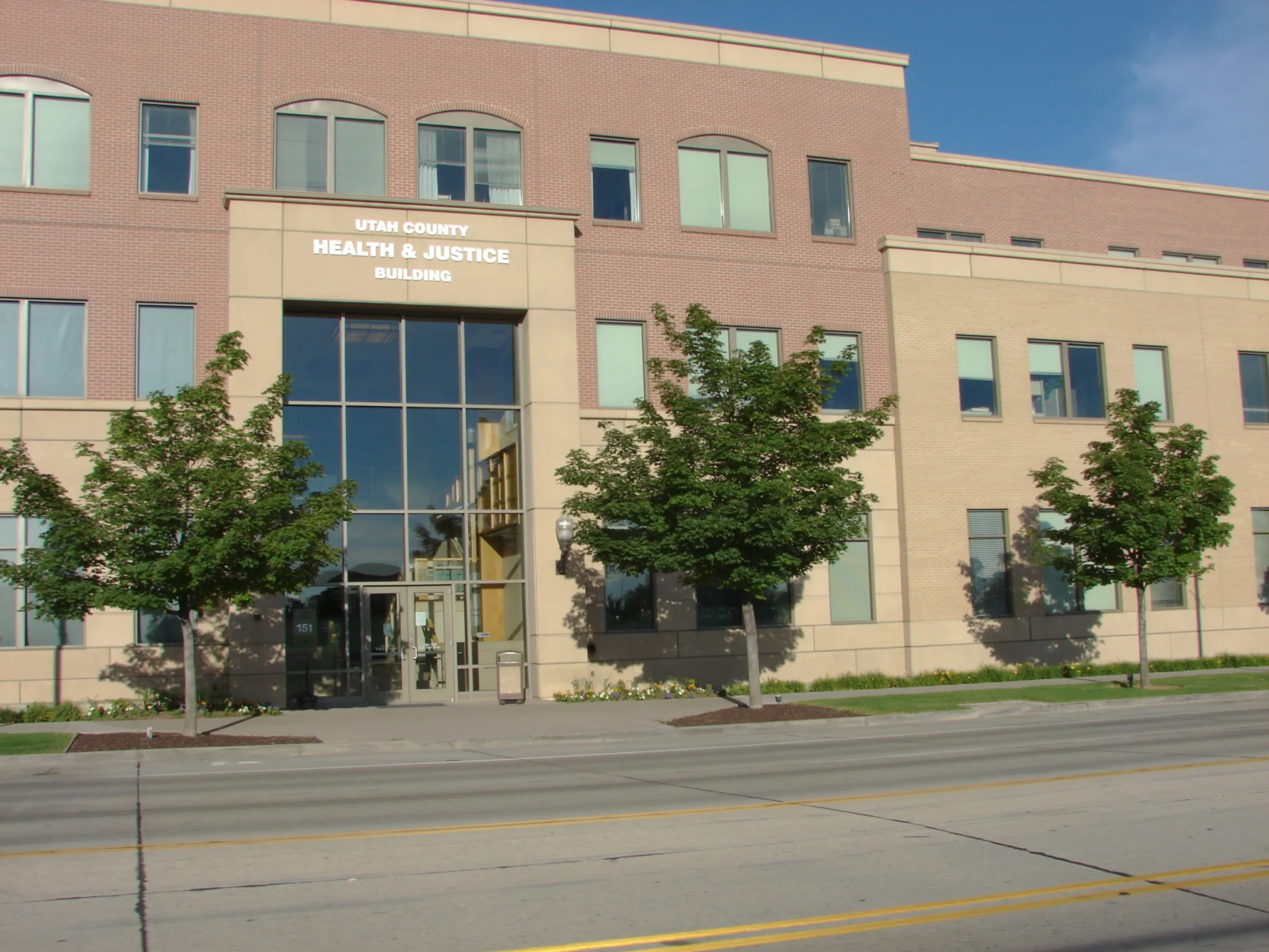 Picture of the outside of the utah county health and justice building